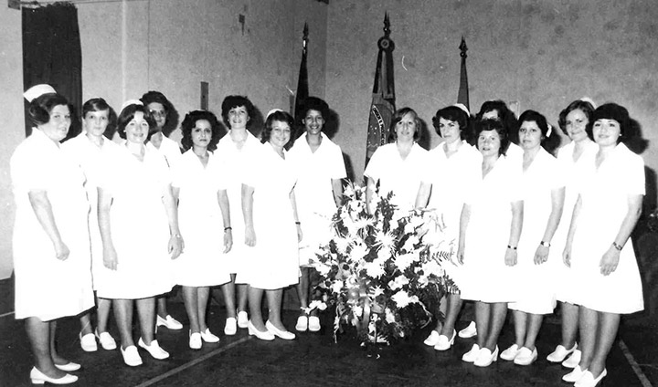 Formatura da Escola de Enfermagem (1977)