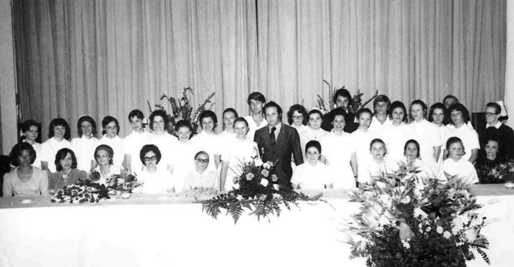 Enfermeira Dania Gonzales em sua formatura na Escola de Enfermagem (1974)